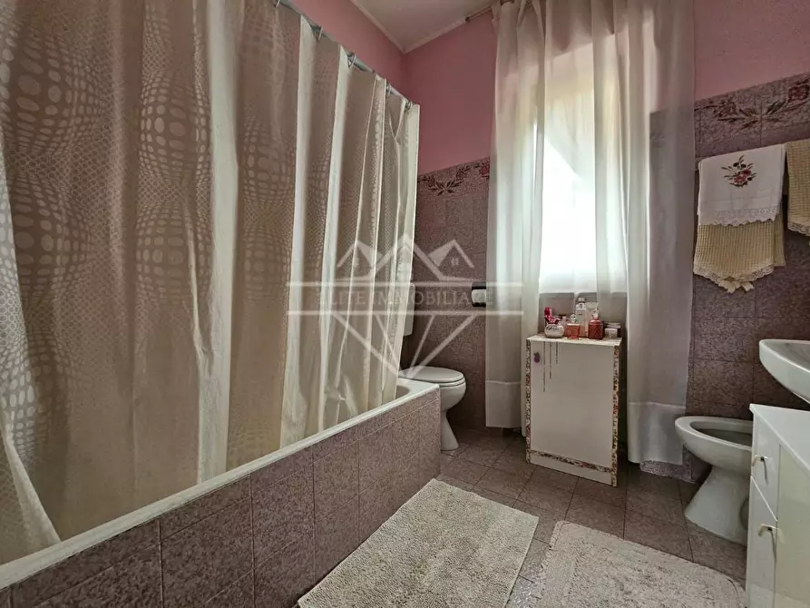 Immagine 20 di Casa bifamiliare in vendita  a Massa