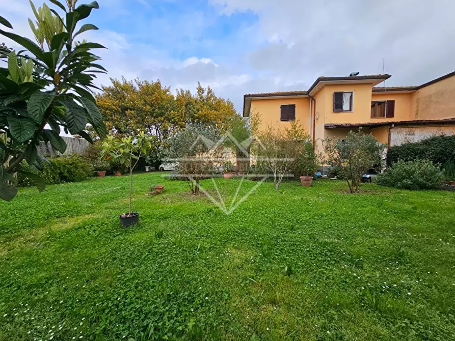 Immagine 3 di Casa bifamiliare in vendita  a Massa