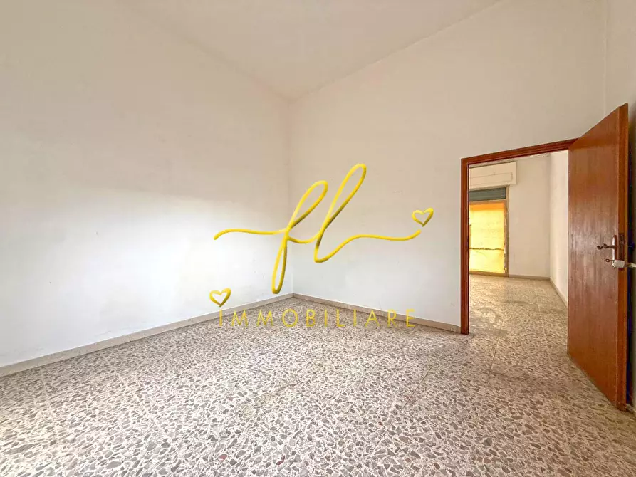 Immagine 1 di Locale commerciale in vendita  a Cecina