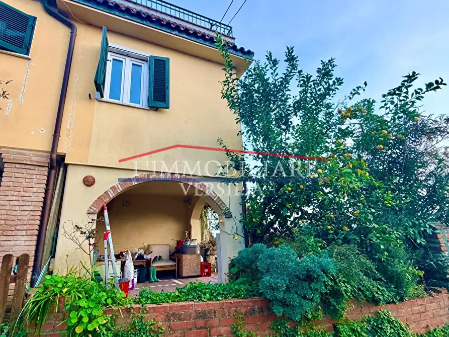 Immagine 30 di Appartamento in vendita  a Massa