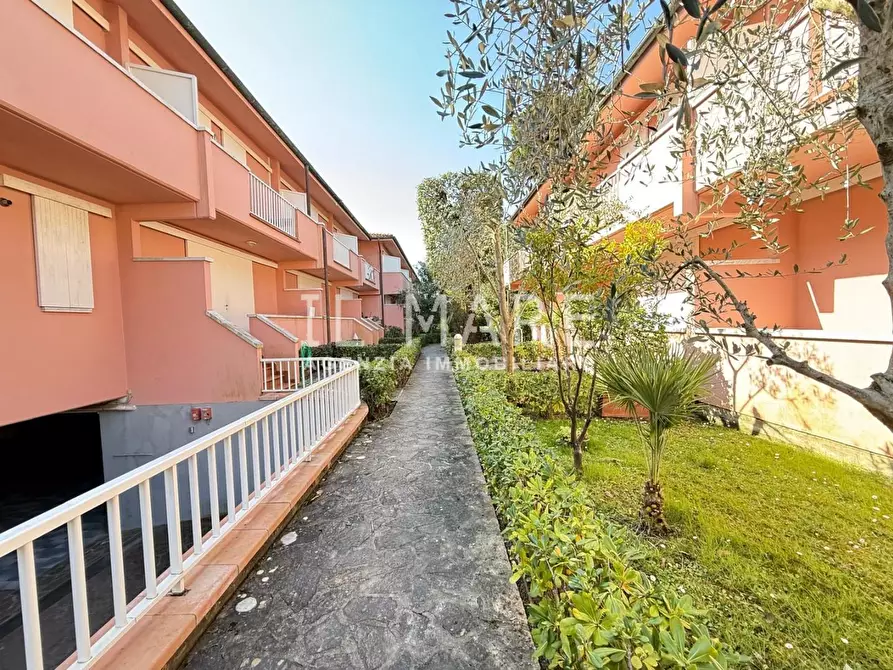 Immagine 2 di Villetta a schiera in vendita  a Massa