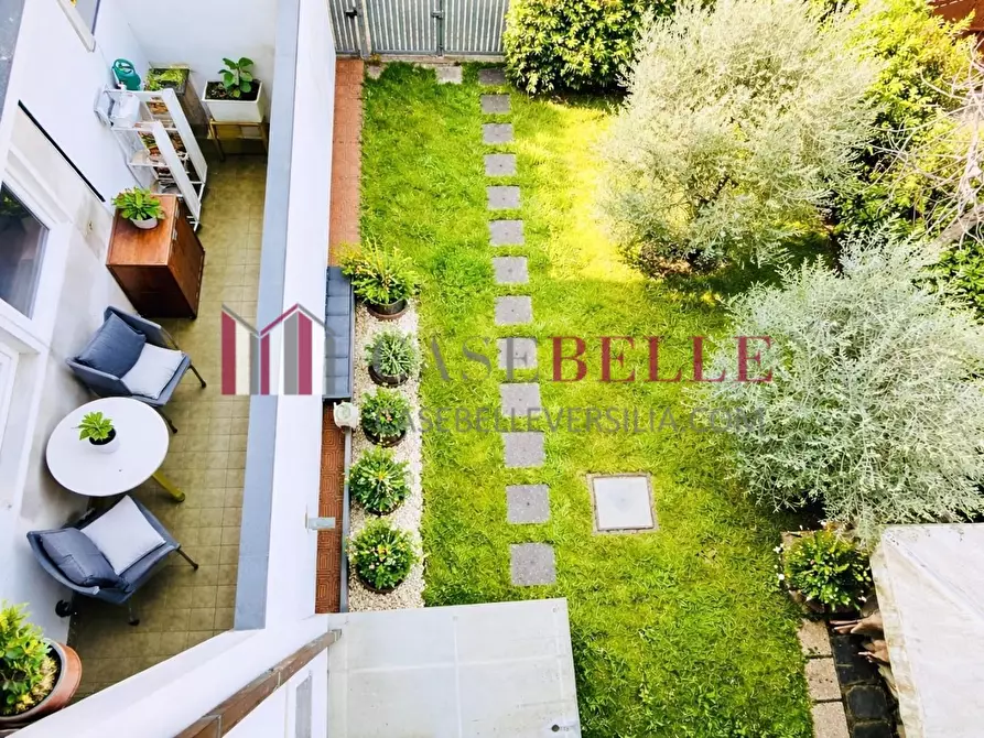 Immagine 41 di Mansarda in vendita  a Pietrasanta