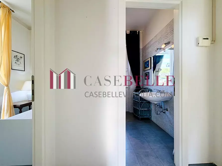 Immagine 13 di Mansarda in vendita  a Pietrasanta