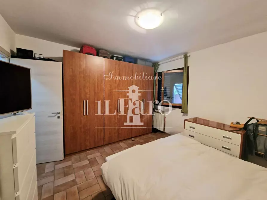 Immagine 10 di Appartamento in vendita  a Campi Bisenzio