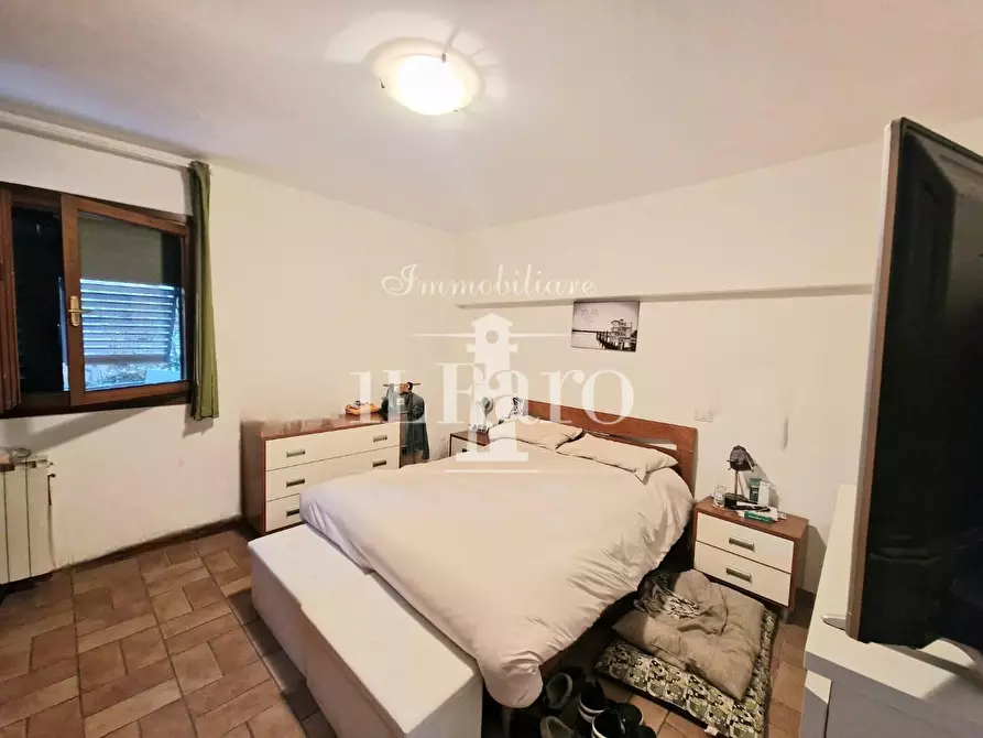 Immagine 13 di Appartamento in vendita  a Campi Bisenzio