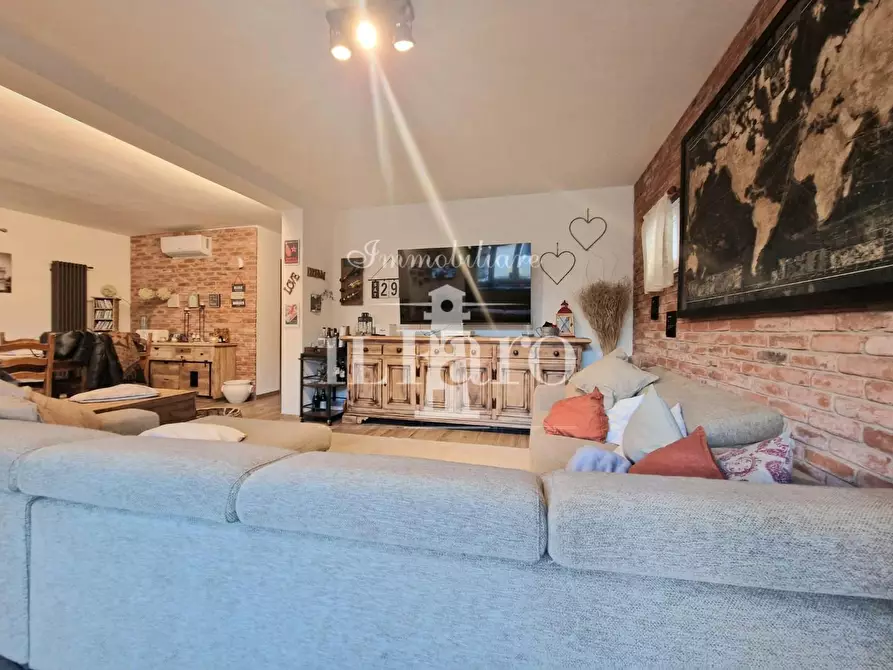 Immagine 9 di Appartamento in vendita  a Campi Bisenzio