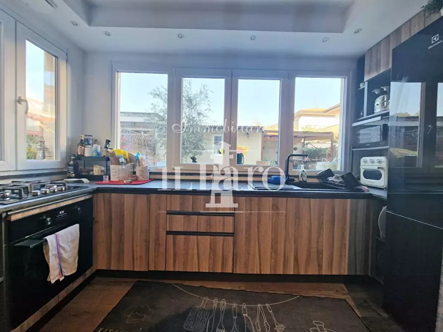 Immagine 13 di Appartamento in vendita  a Campi Bisenzio