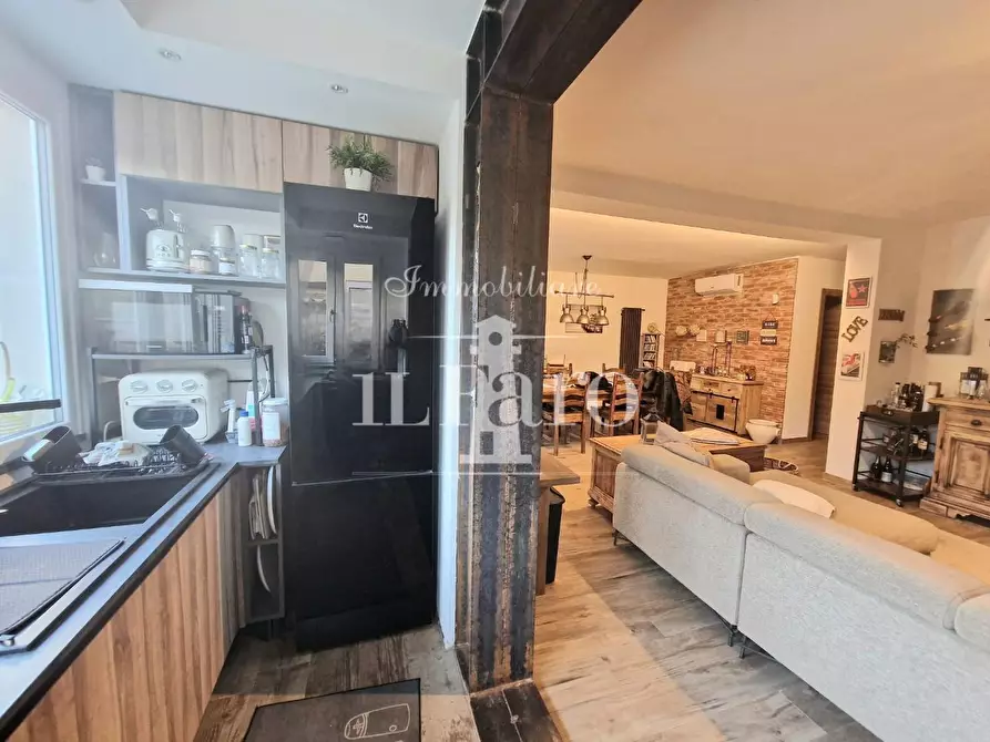 Immagine 12 di Appartamento in vendita  a Campi Bisenzio