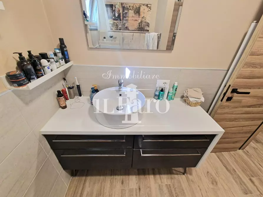 Immagine 34 di Appartamento in vendita  a Campi Bisenzio