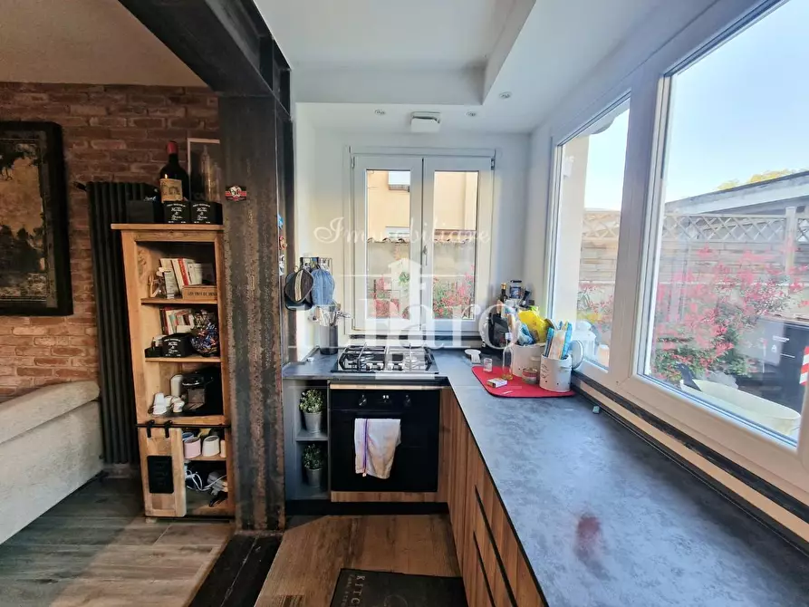 Immagine 14 di Appartamento in vendita  a Campi Bisenzio