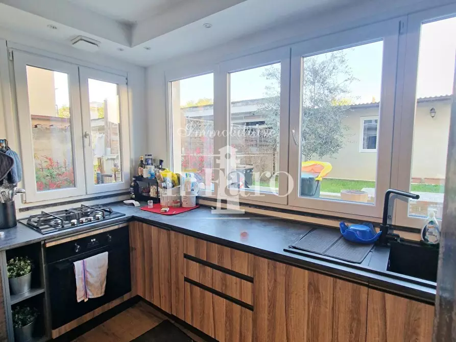 Immagine 16 di Appartamento in vendita  a Campi Bisenzio