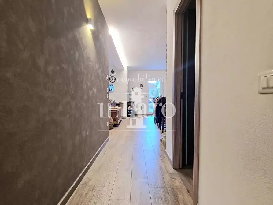 Immagine 17 di Appartamento in vendita  a Campi Bisenzio