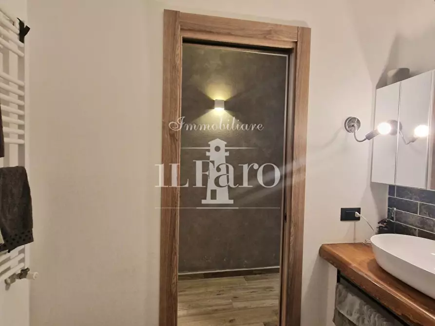 Immagine 37 di Appartamento in vendita  a Campi Bisenzio