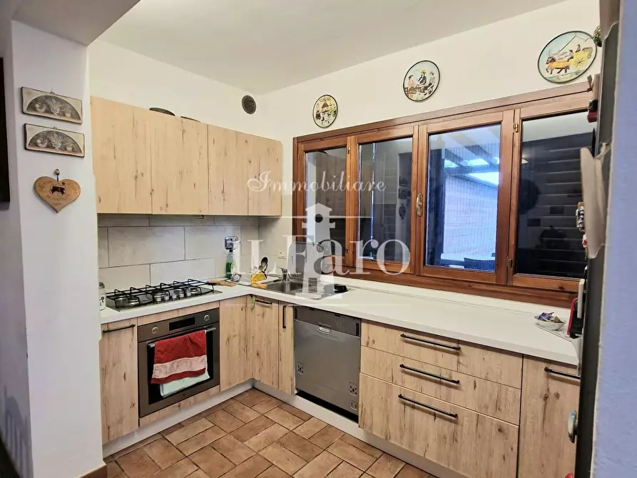 Immagine 11 di Appartamento in vendita  a Campi Bisenzio