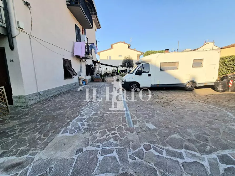 Immagine 4 di Appartamento in vendita  a Campi Bisenzio