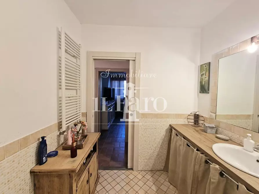 Immagine 21 di Appartamento in vendita  a Campi Bisenzio