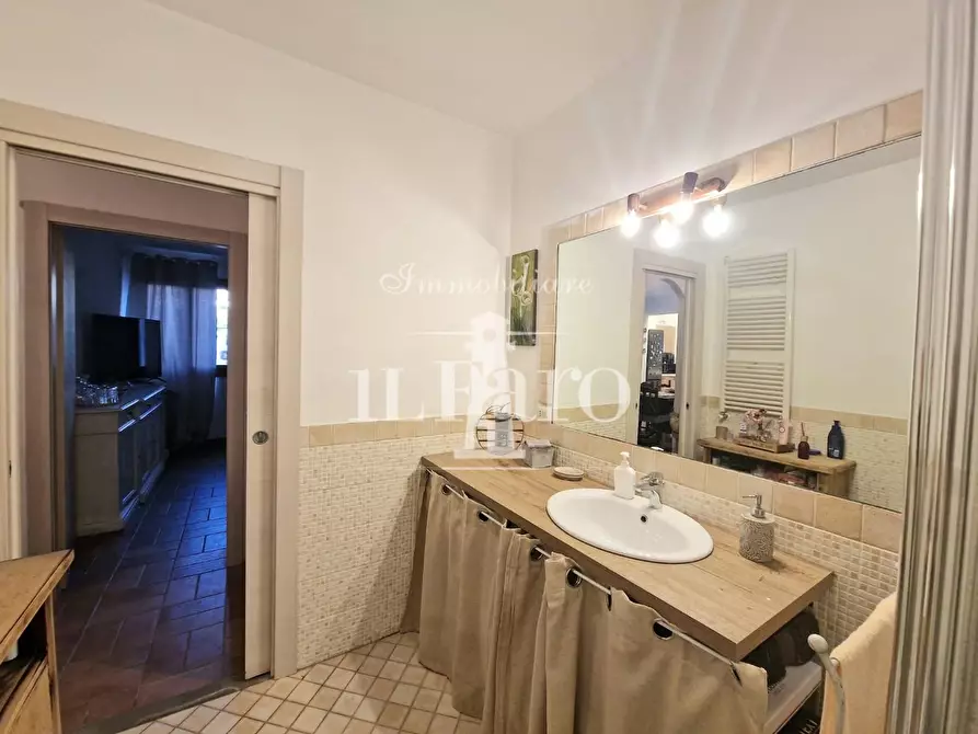 Immagine 19 di Appartamento in vendita  a Campi Bisenzio