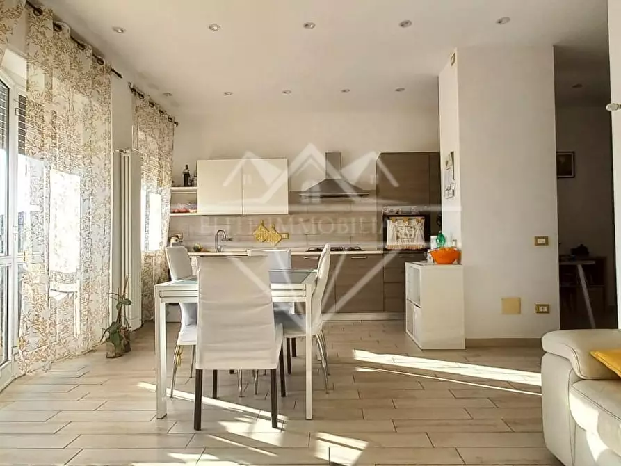 Immagine 2 di Appartamento in vendita  a Carrara