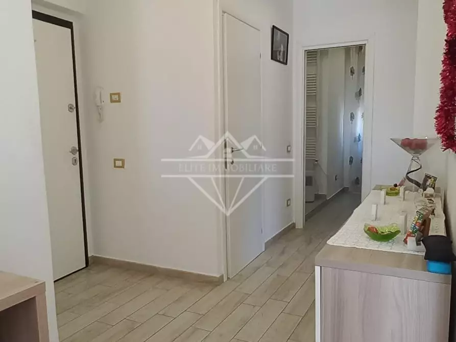 Immagine 4 di Appartamento in vendita  a Carrara