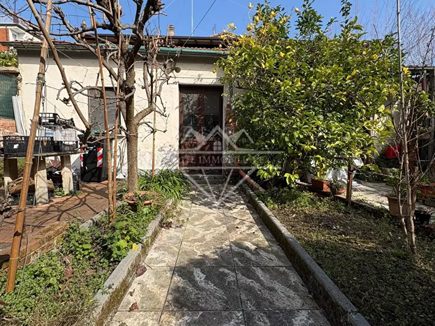 Immagine 10 di Porzione di casa in vendita  a Carrara