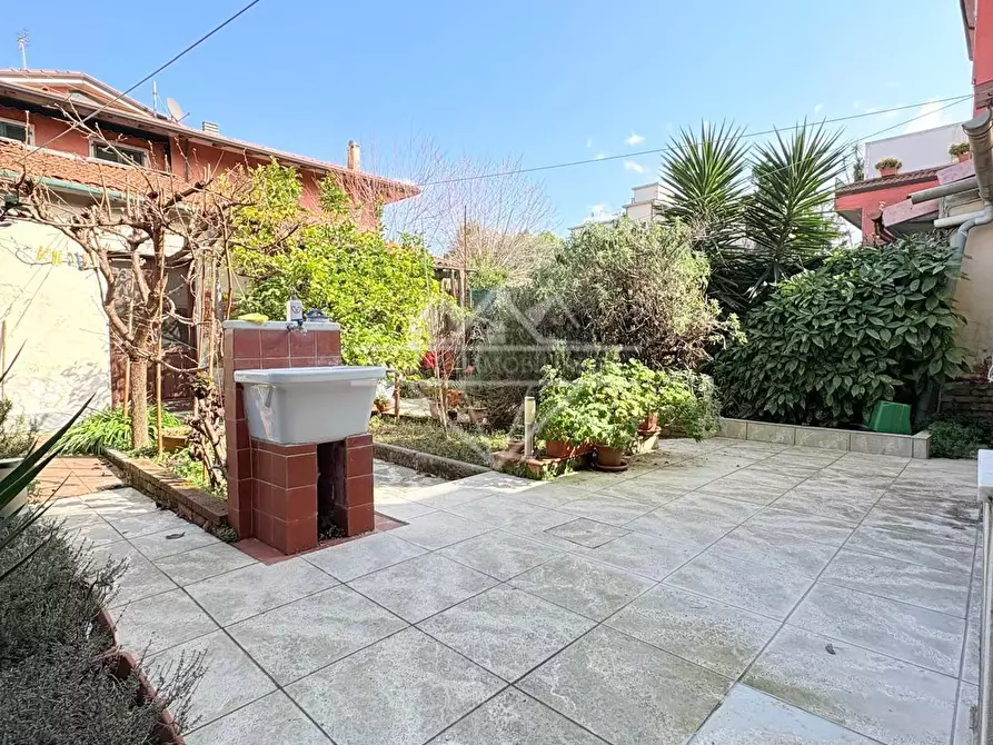 Immagine 6 di Porzione di casa in vendita  a Carrara