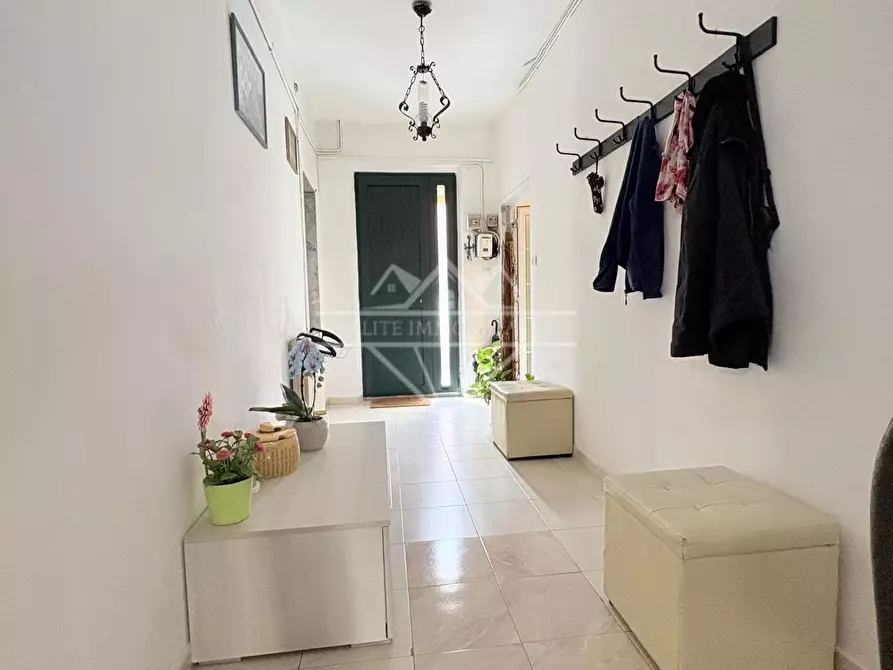 Immagine 4 di Porzione di casa in vendita  a Carrara