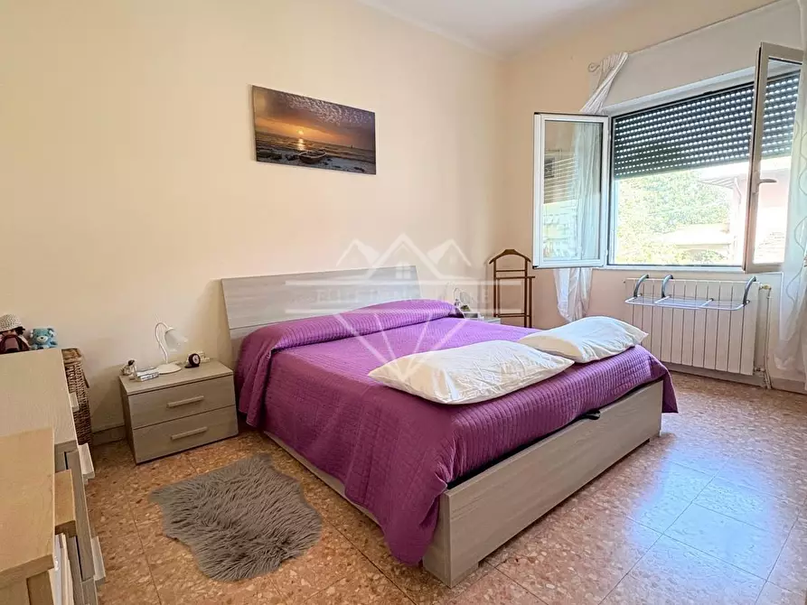 Immagine 2 di Porzione di casa in vendita  a Carrara