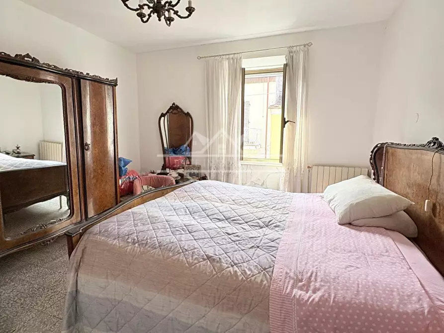 Immagine 1 di Porzione di casa in vendita  a Carrara