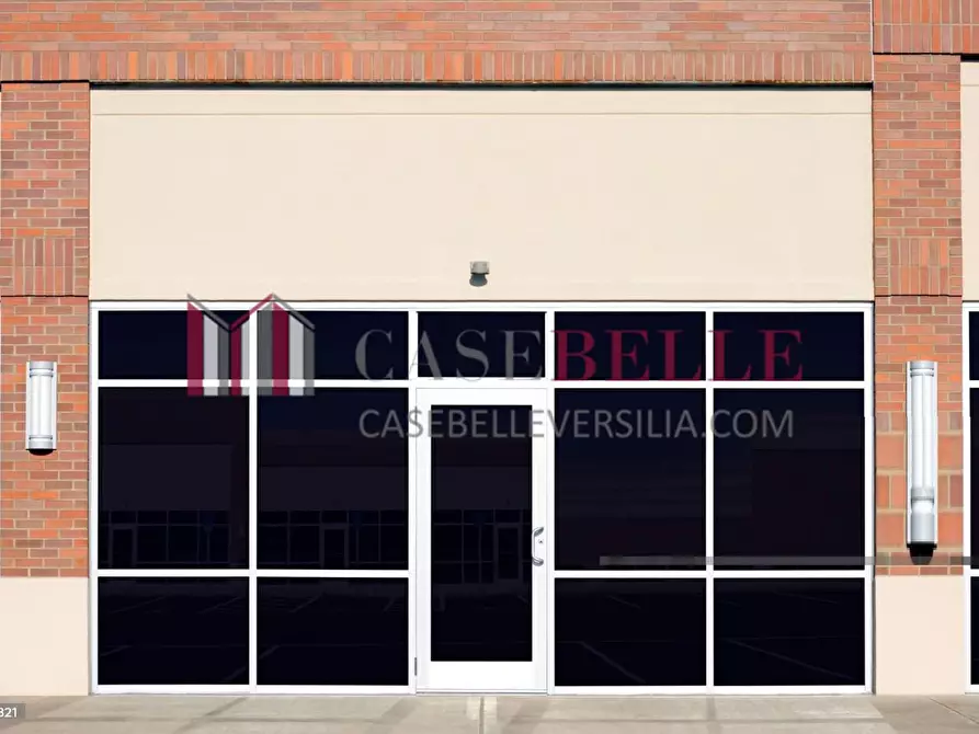 Immagine 1 di Locale commerciale in vendita  a Camaiore