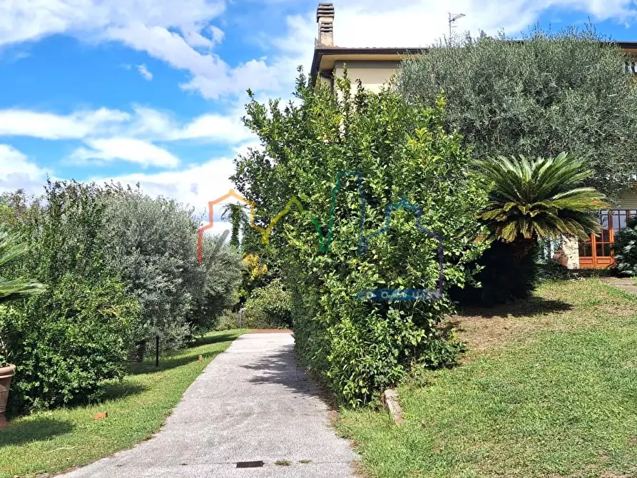 Immagine 2 di Villa in vendita  a San Giuliano Terme