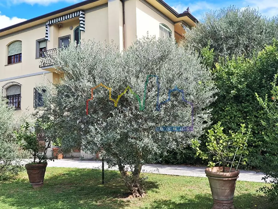 Immagine 1 di Villa in vendita  a San Giuliano Terme