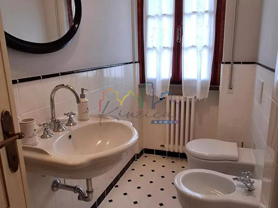 Immagine 17 di Villa in vendita  a San Giuliano Terme