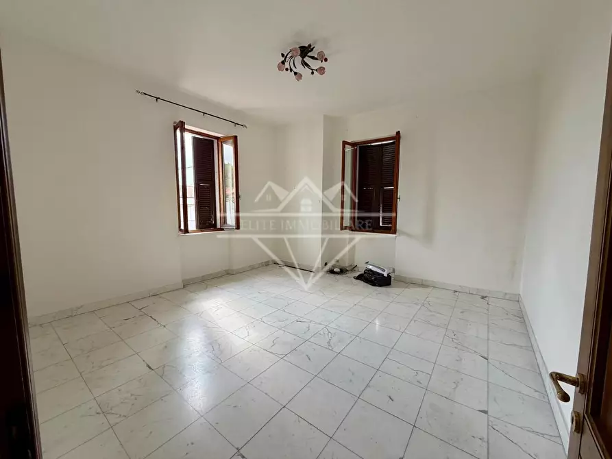 Immagine 11 di Porzione di casa in vendita  a Carrara