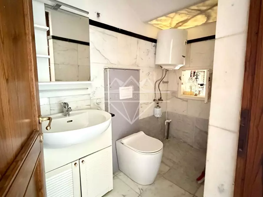 Immagine 7 di Porzione di casa in vendita  a Carrara