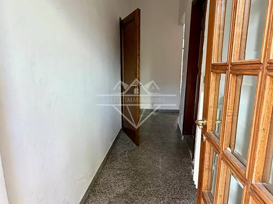 Immagine 2 di Porzione di casa in vendita  a Carrara