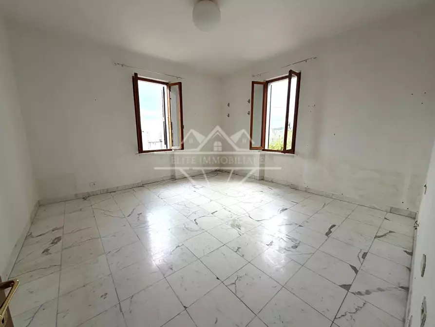 Immagine 10 di Porzione di casa in vendita  a Carrara