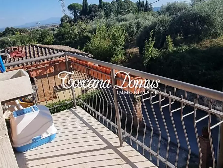 Immagine 11 di Appartamento in vendita  a Siena