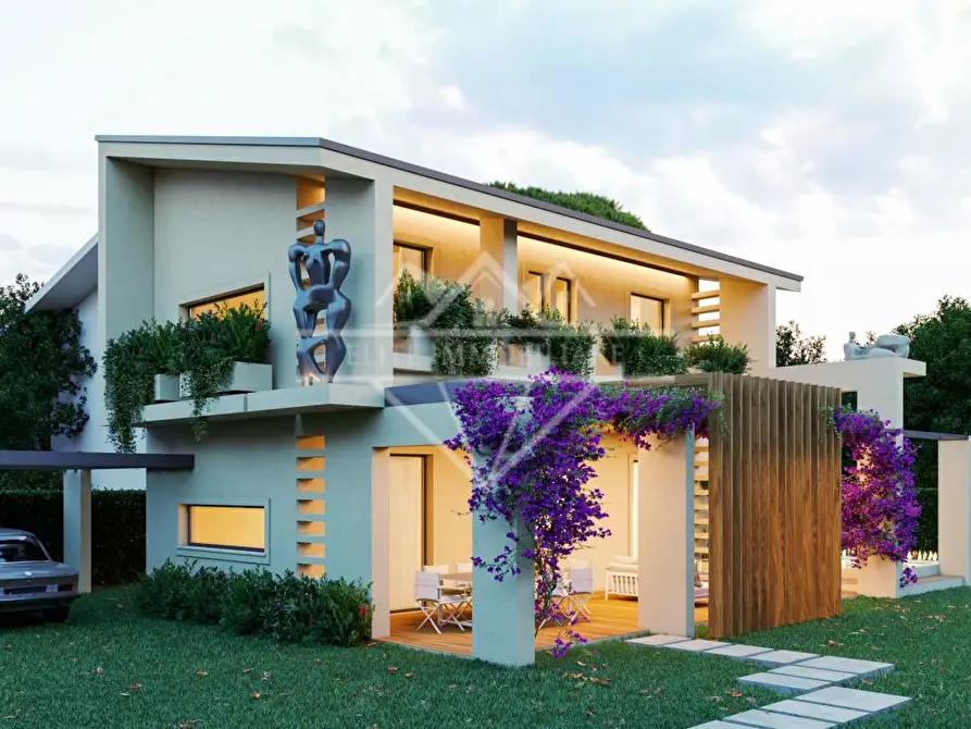 Immagine 1 di Casa bifamiliare in vendita  a Forte Dei Marmi