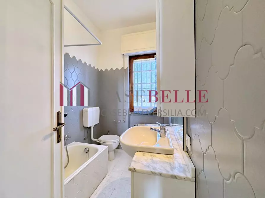 Immagine 15 di Casa bifamiliare in affitto  a Camaiore