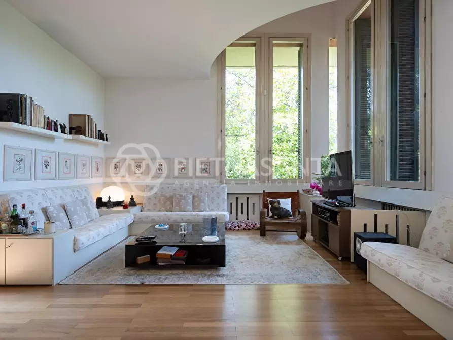 Immagine 16 di Villa in vendita  a Camaiore