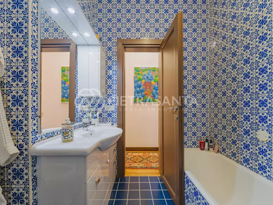 Immagine 34 di Villa in vendita  a Camaiore