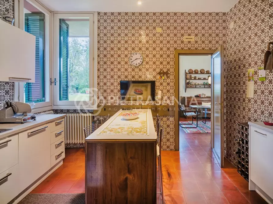 Immagine 28 di Villa in vendita  a Camaiore