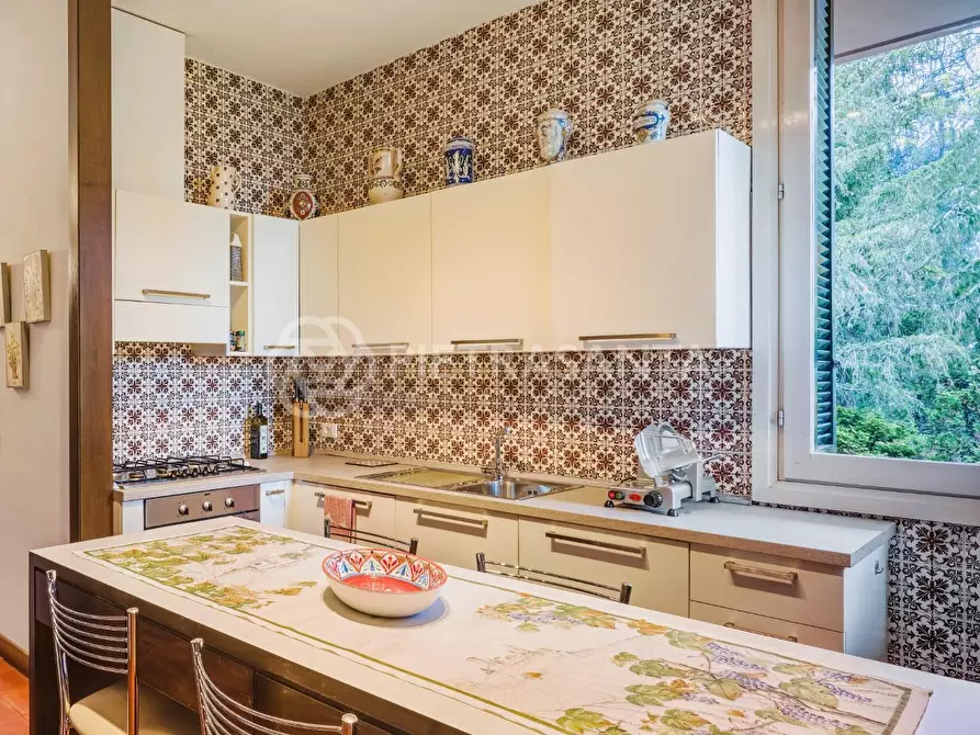 Immagine 27 di Villa in vendita  a Camaiore