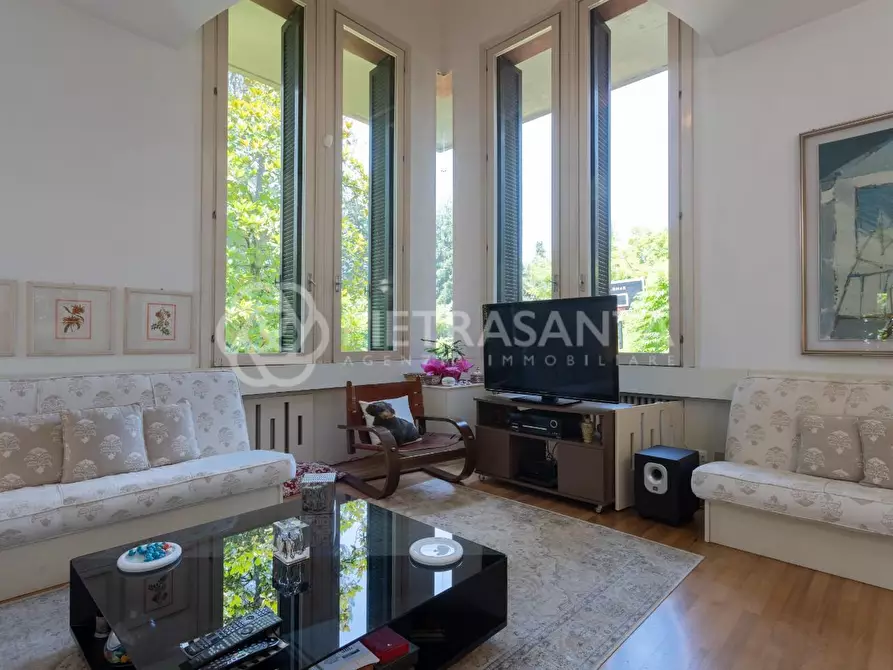 Immagine 17 di Villa in vendita  a Camaiore