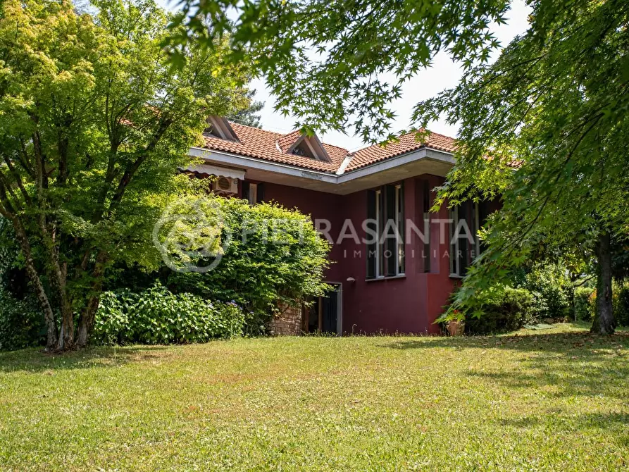 Immagine 7 di Villa in vendita  a Camaiore