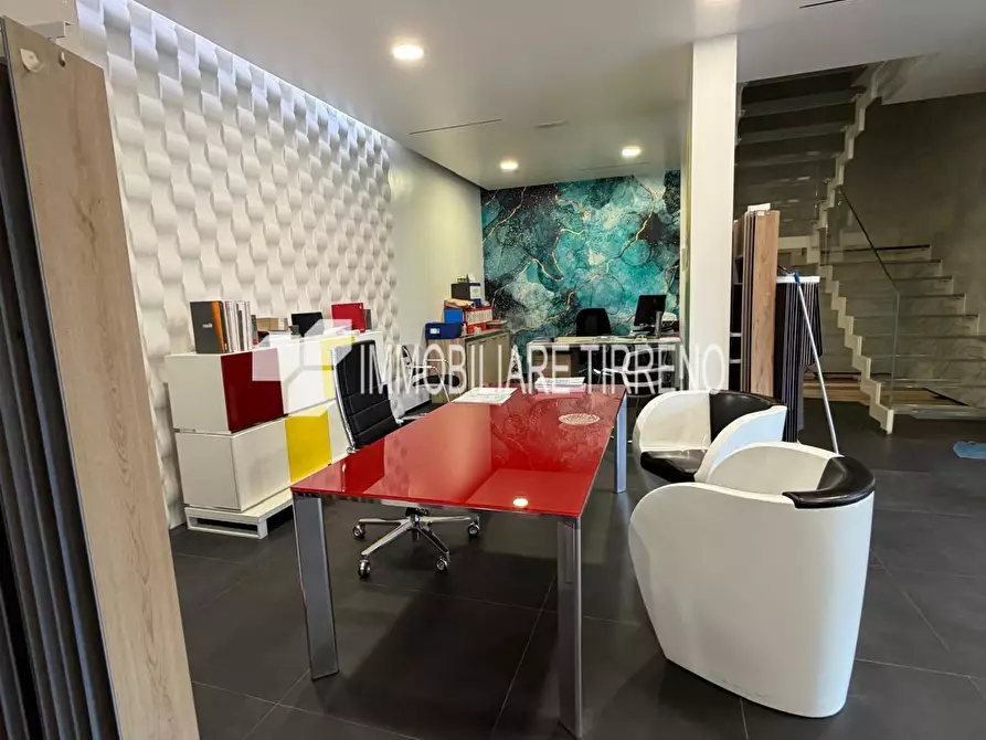 Immagine 3 di Attività artigianale in vendita  a Massa