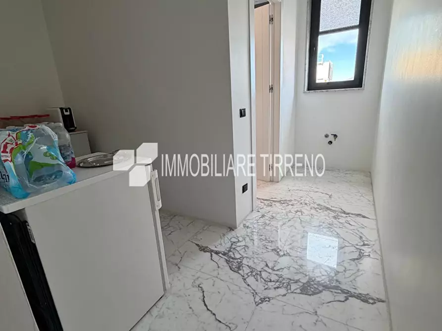 Immagine 10 di Attività artigianale in vendita  a Massa