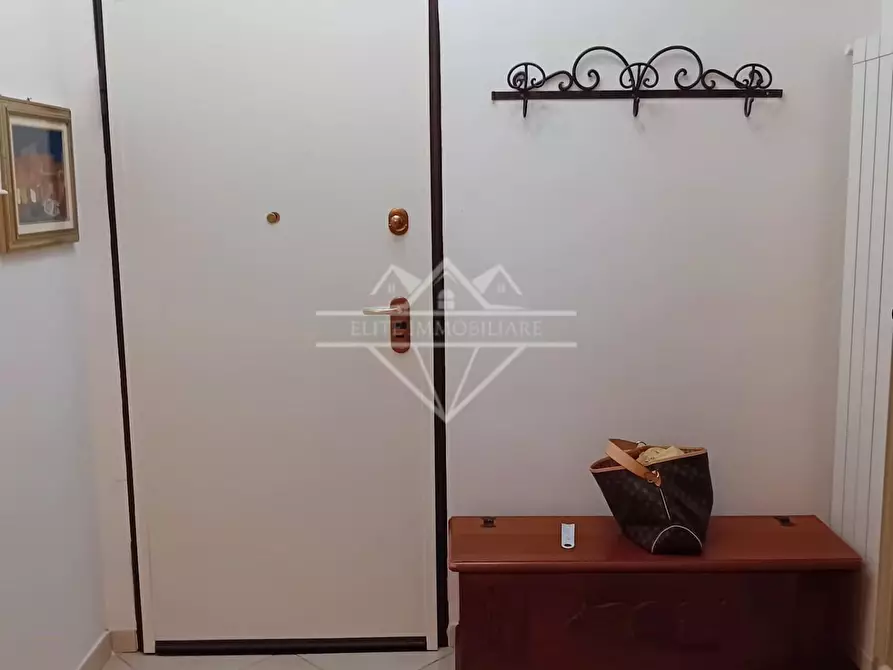 Immagine 2 di Appartamento in vendita  a Carrara