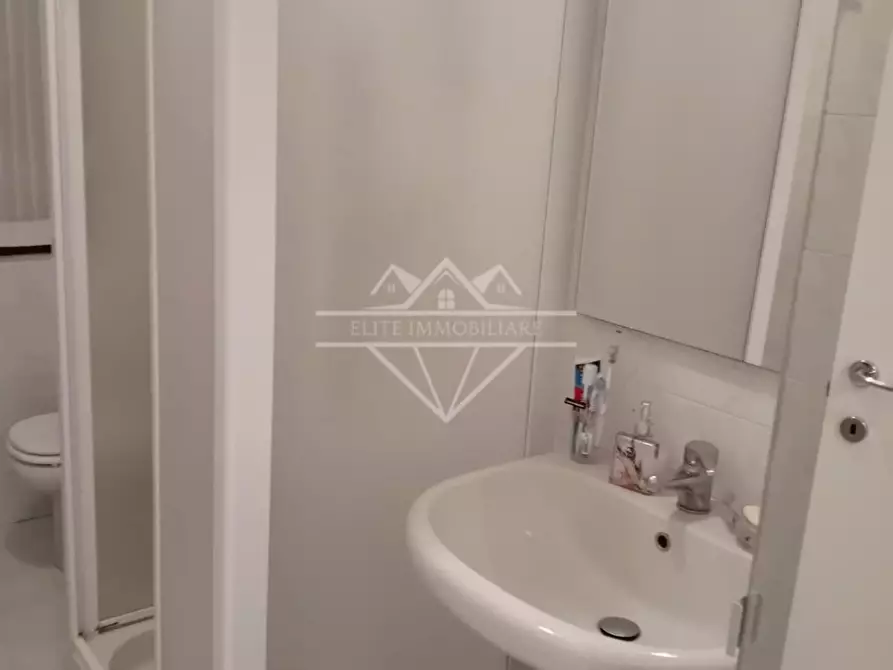 Immagine 18 di Appartamento in vendita  a Carrara