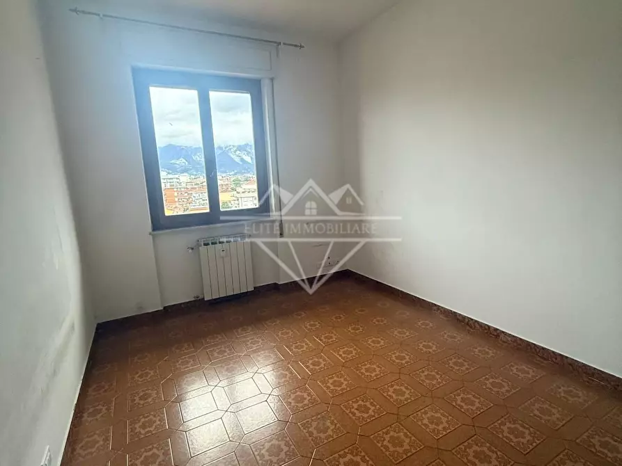 Immagine 4 di Appartamento in vendita  a Carrara